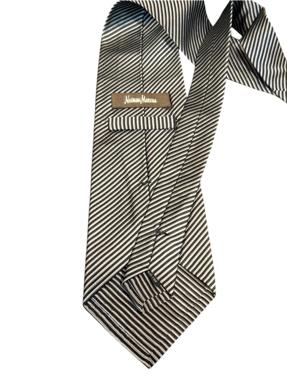 Neiman Marcus 100% Silk Mens Necktie Chocolate Brown Tan Diagonal Repp Stripe - Picture 4 of 5